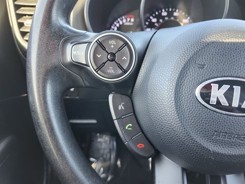 Used 2017 Kia Soul + FWD image 29