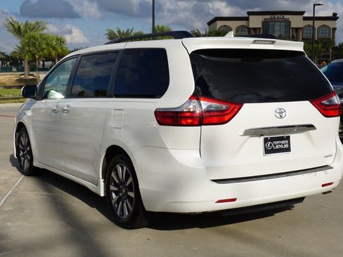 Used 2020 Toyota Sienna Limited Premium image 8