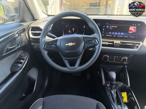 Used 2025 Chevrolet TrailBlazer LT AWD/4WD image 14