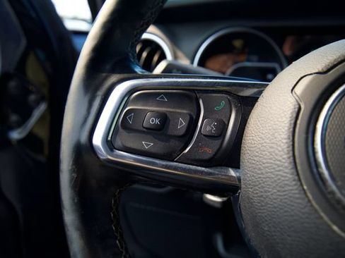 Used 2019 Jeep Wrangler Unlimited Sahara AWD/4WD image 17