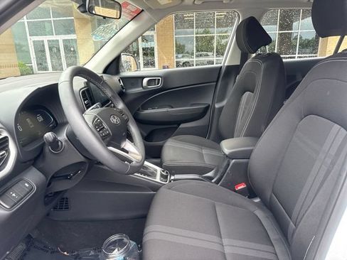 Used 2026 Hyundai Venue SEL FWD image 8