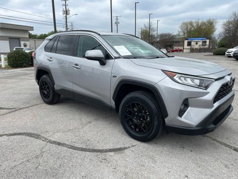 Used 2019 Toyota RAV4 XLE image 7