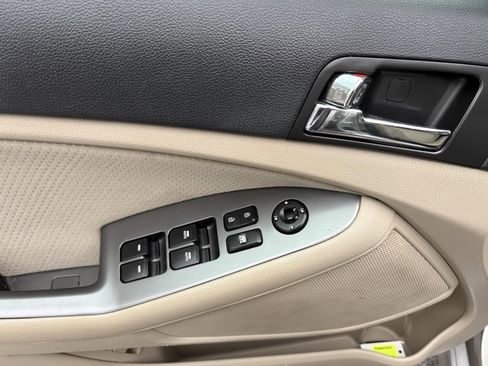 Used 2011 Kia Optima EX image 17