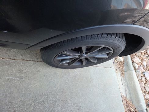 Used 2017 Ford Explorer XLT w/ Equipment Group 202A image 10