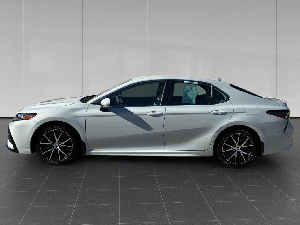 Used 2024 Toyota Camry SE w/ Cold Weather Package FWD image 2