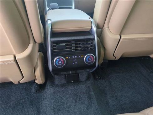 Certified 2025 Land Rover Range Rover SE AWD/4WD image 19