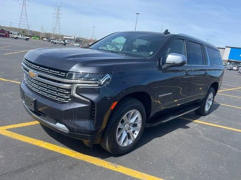 Used 2023 Chevrolet Suburban Premier image 3