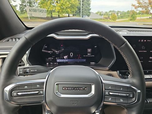 Used 2025 GMC Canyon Denali AWD/4WD image 21