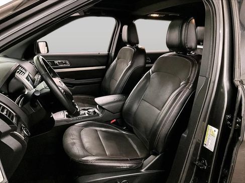 Used 2018 Ford Explorer XLT w/ Equipment Group 202A AWD/4WD image 25