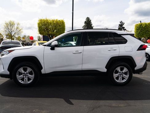 Used 2020 Toyota RAV4 XLE image 12