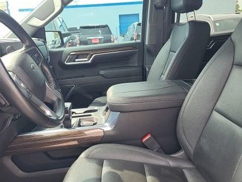 Used 2023 Chevrolet Silverado 1500 RST w/ Redline Edition AWD/4WD image 3