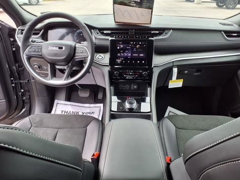 New 2025 Jeep Grand Cherokee 4WD image 16