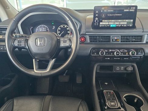 Used 2023 Honda Pilot Touring image 15