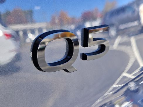 Used 2025 Audi Q5 Premium w/ Convenience Package image 10