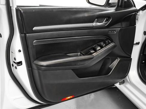 Used 2020 Nissan Altima 2.0 Platinum image 37