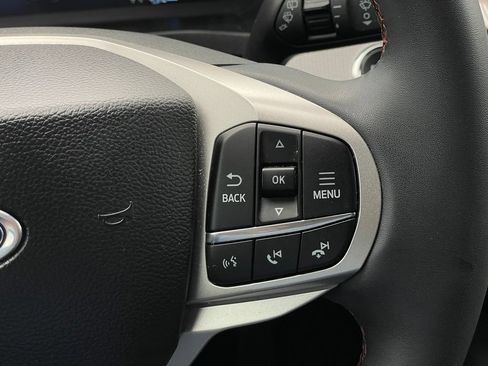 Used 2025 Ford Explorer Active RWD image 14