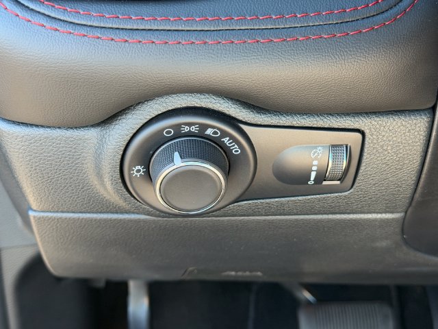 Used 2024 Dodge Durango GT RWD image 13