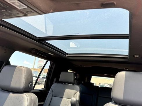 Used 2021 Chevrolet Tahoe Z71 w/ Z71 Signature Package AWD/4WD image 21