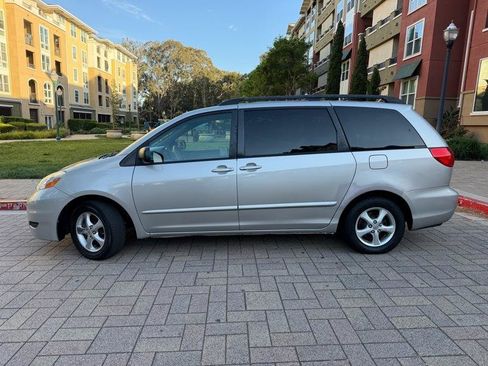Used 2010 Toyota Sienna LE FWD image 4