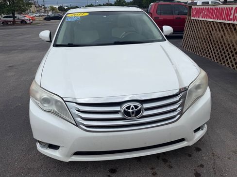 Used 2011 Toyota Avalon Limited FWD image 3