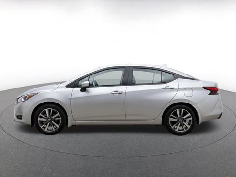 Used 2025 Nissan Versa SV FWD image 4
