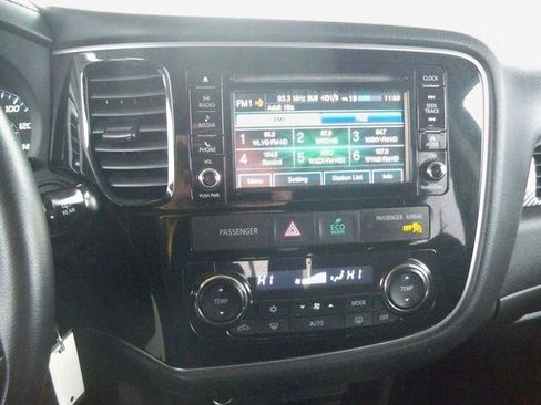 Used 2017 Mitsubishi Outlander ES AWD/4WD image 12