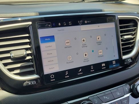 Used 2023 Chrysler Pacifica Touring-L FWD image 10