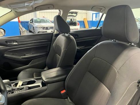 Used 2024 Nissan Altima 2.5 SV FWD image 24