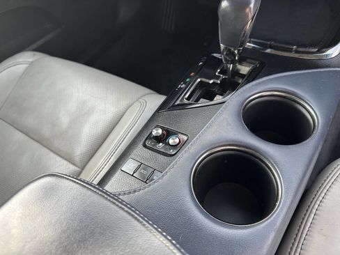 Used 2013 Toyota Avalon Limited image 15