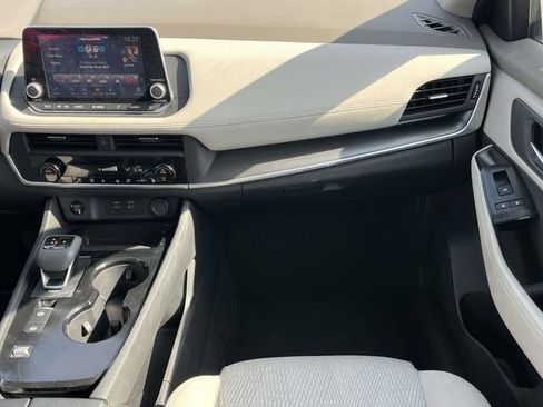 Used 2025 Nissan Rogue SV FWD image 18