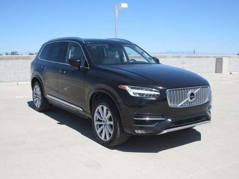 Used 2016 Volvo XC90 T6 Inscription w/ Vision Package image 2