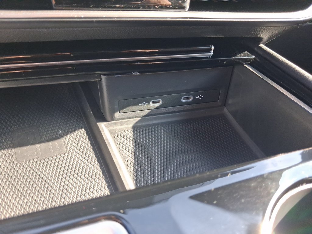 Certified 2024 Volkswagen Atlas Cross Sport SE FWD image 24
