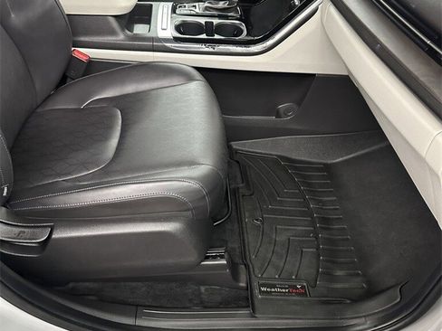 Used 2022 Kia Carnival EX image 43