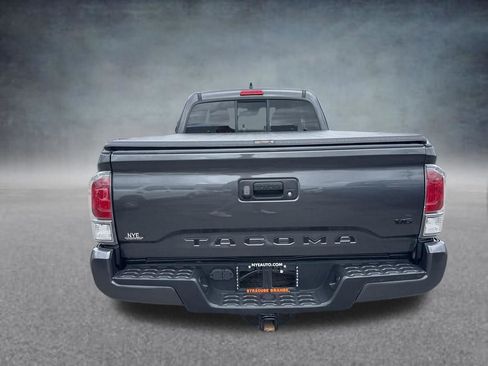 Used 2020 Toyota Tacoma TRD Sport w/ Blackout Package AWD/4WD image 4