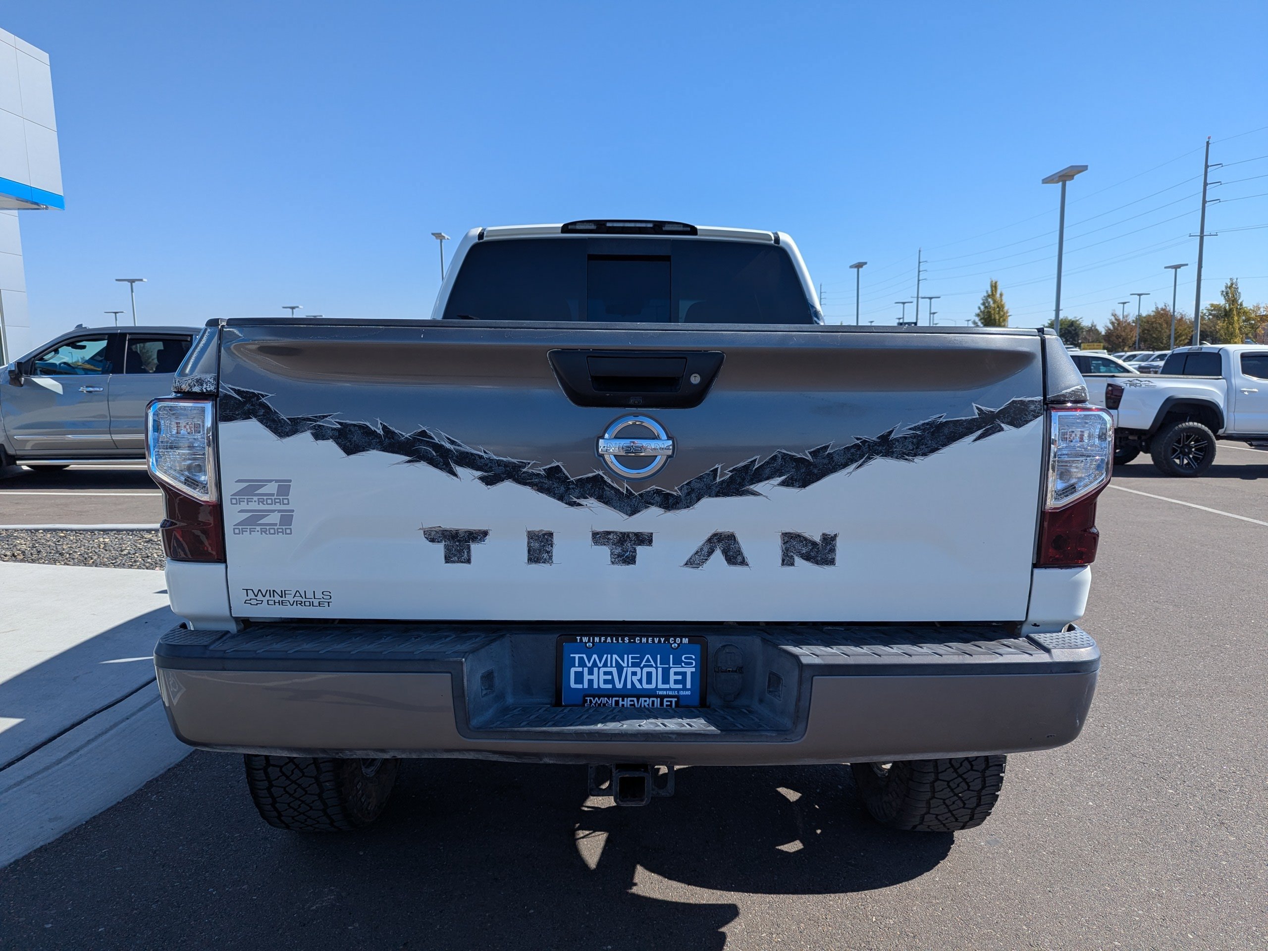 Used 2016 Nissan Titan PRO-4X AWD/4WD image 32
