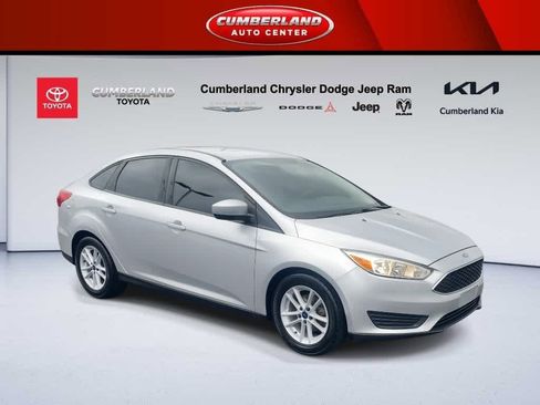 Used 2018 Ford Focus SE image 2
