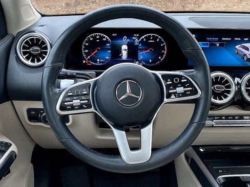 Used 2023 Mercedes-Benz GLB 250 4MATIC image 23