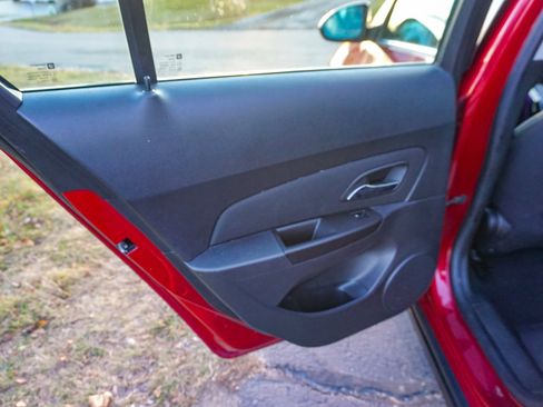 Used 2013 Chevrolet Cruze LT image 26