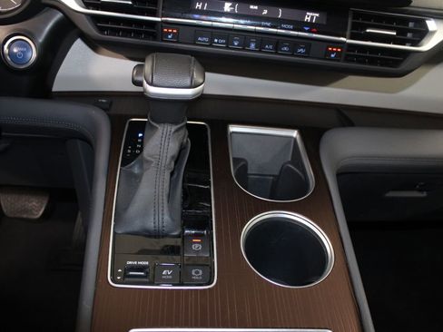 Used 2024 Toyota Sienna XLE image 42