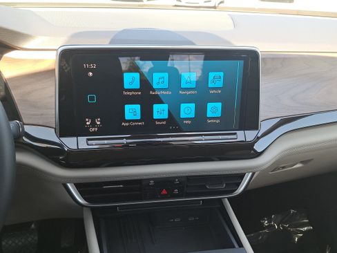 Certified 2025 Volkswagen Atlas SE FWD image 20