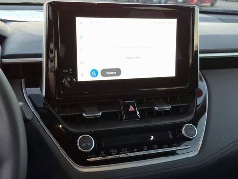 Used 2025 Toyota Corolla Cross XLE w/ Convenience Package image 13