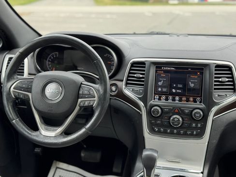 Used 2018 Jeep Grand Cherokee Limited image 22