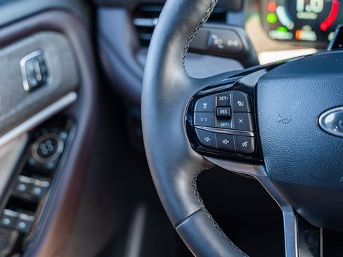 Certified 2025 Ford Explorer Platinum w/ Ultimate Package image 31