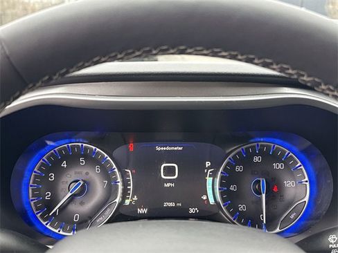 Used 2024 Chrysler Pacifica Touring-L image 15