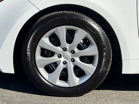 Used 2025 Toyota Corolla LE image 33