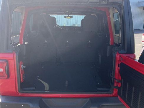 Used 2019 Jeep Wrangler Unlimited Rubicon w/ LED Lighting Group AWD/4WD image 17