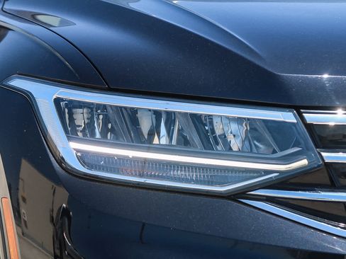 Used 2022 Volkswagen Tiguan S image 4