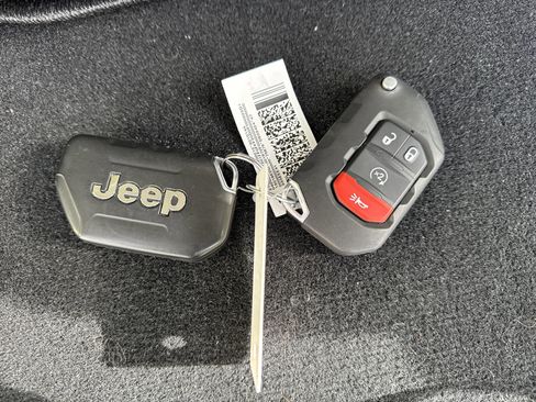 Used 2024 Jeep Wrangler Unlimited Rubicon w/ Technology Group image 29