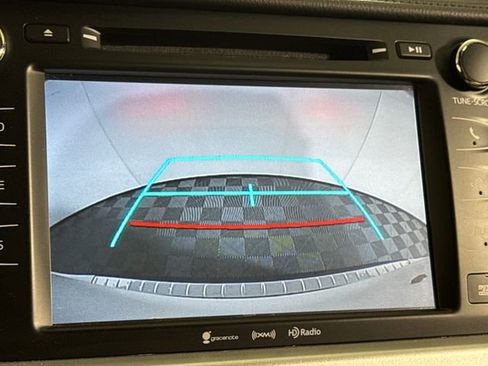 Used 2019 Toyota Highlander XLE AWD/4WD image 35