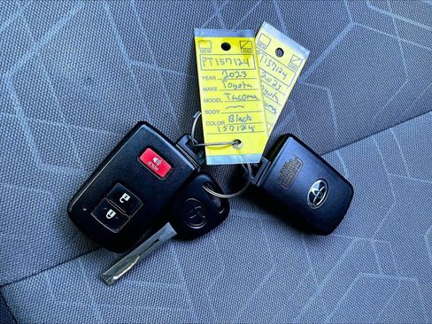 Used 2023 Toyota Tacoma TRD Sport w/ Technology Package AWD/4WD image 15